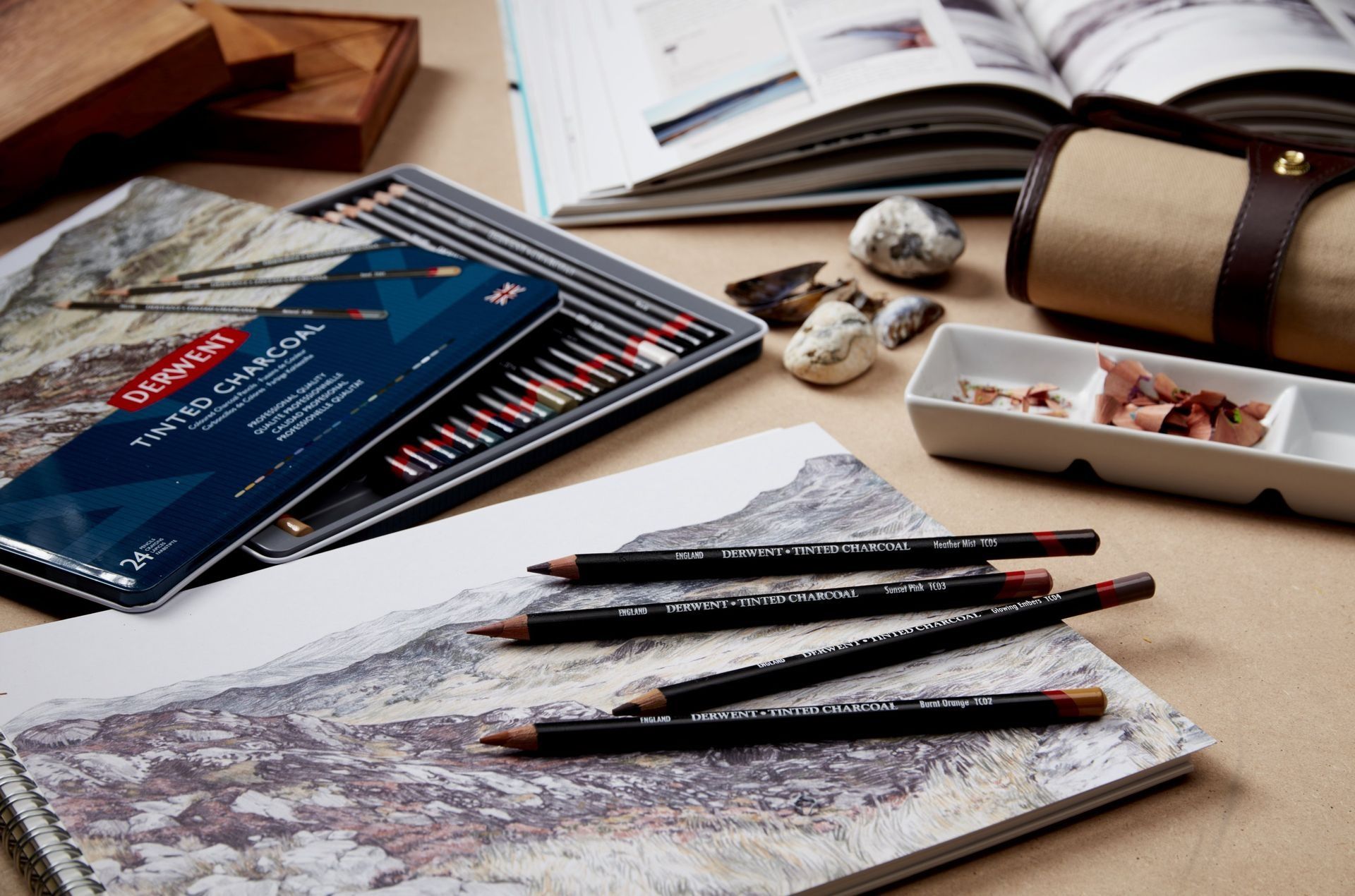 Derwent Tinted Charcoal White, hiilikynä