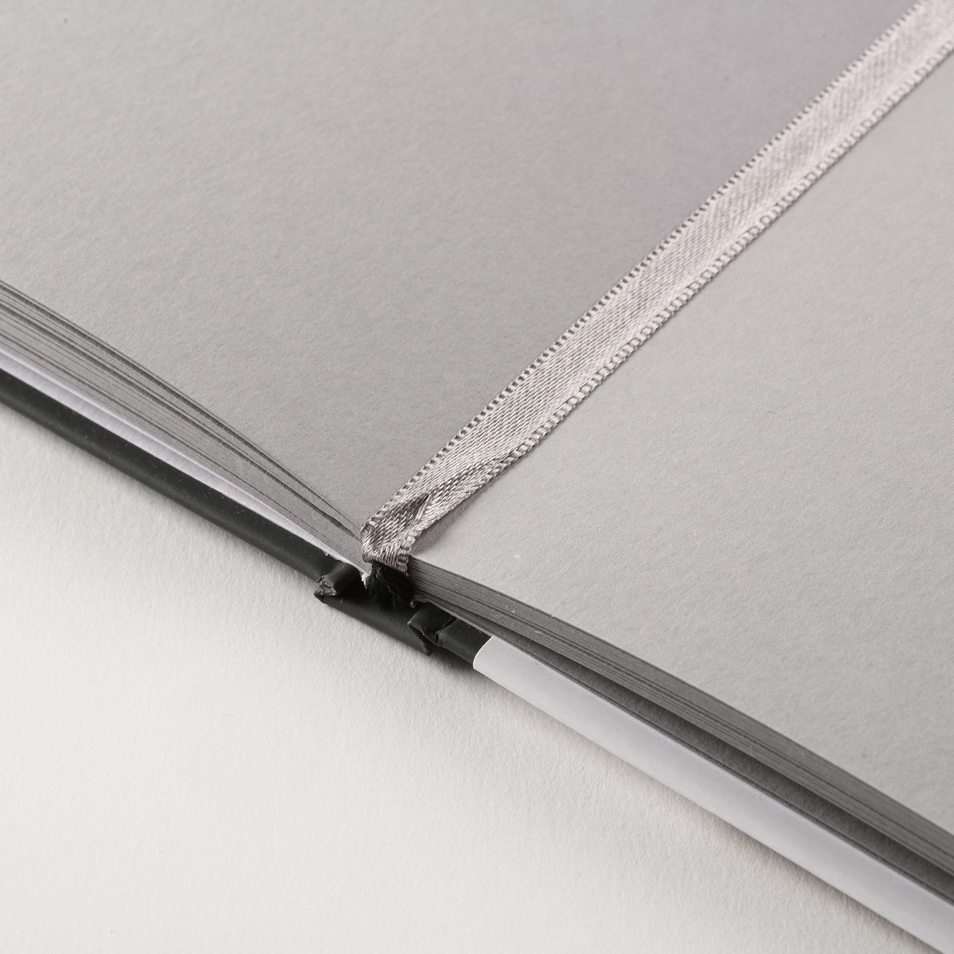 Graduate luonnoskirja MixM 14x21,6cm 220g(64) harm, harmaa paperi