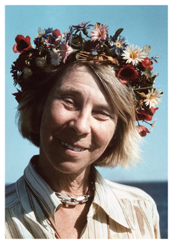 Postikortti Tove Jansson - Tove kukkaseppele päässä