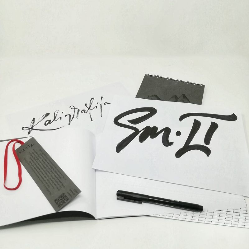 SMLT Kalligrafialehtiö 100g A4 (50) kierreselkä, Sisältää apuviivaston