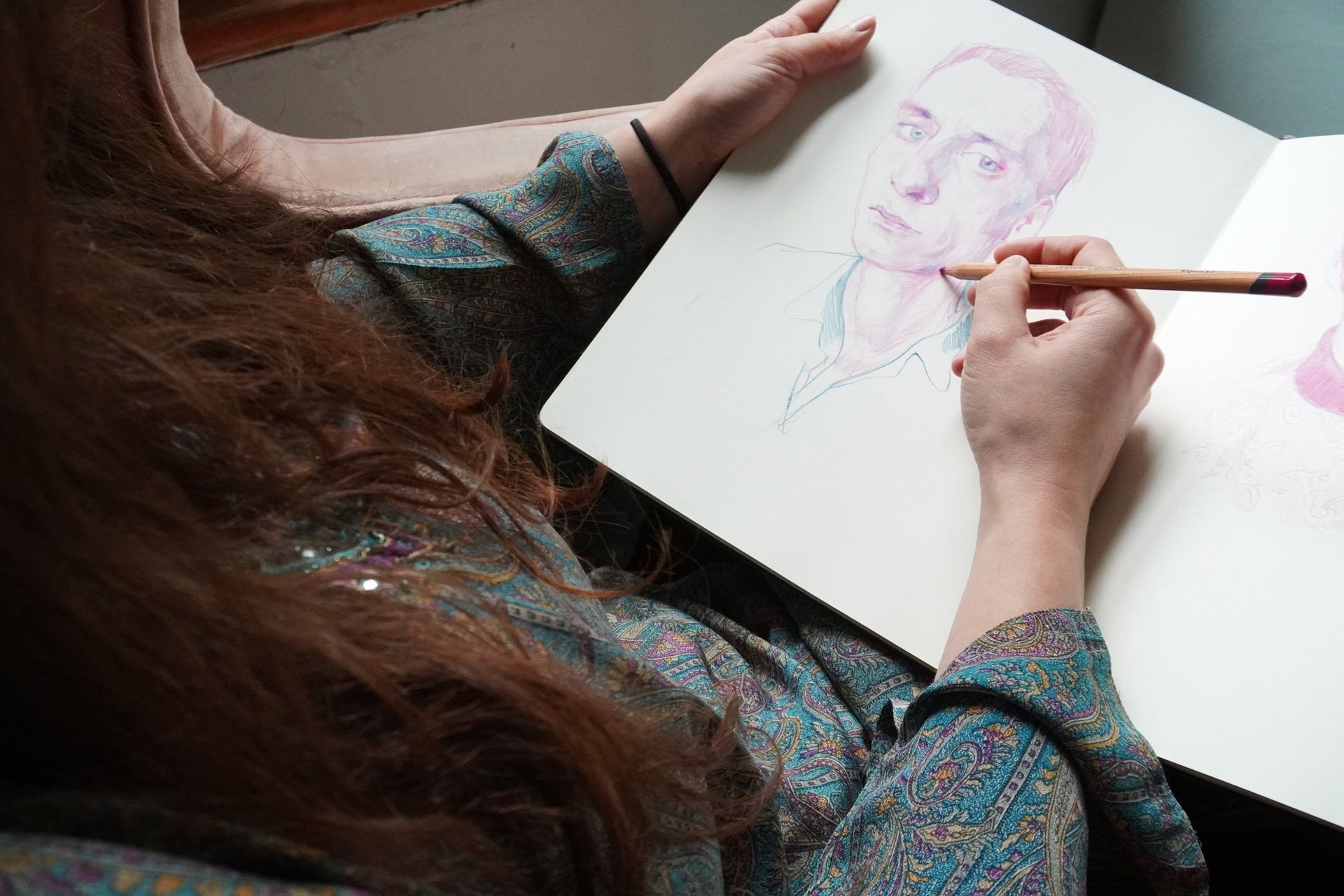 Derwent Lightfast 100 värikynälajitelma, Upea täydellinen koko värivalikoima metallilaatiko